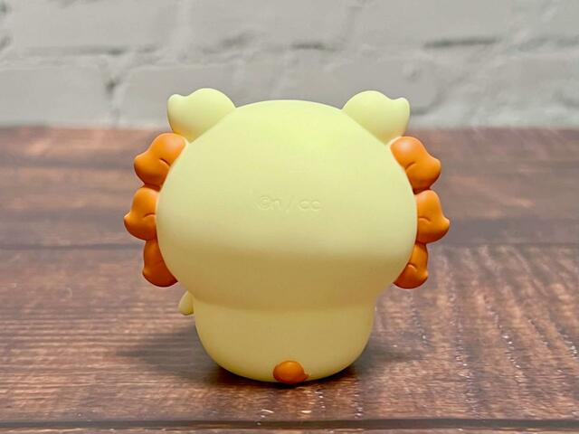 【ちいかわフレンズ2】ちょこんと座っている後ろ姿が愛らしいですね！