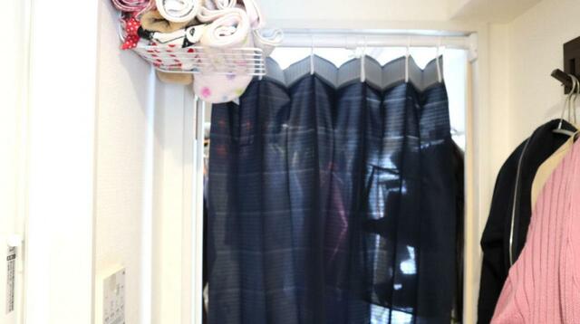 【ニトリ  フリーカット間仕切りカーテン】内側ビュー。目隠しでプライバシー向上！