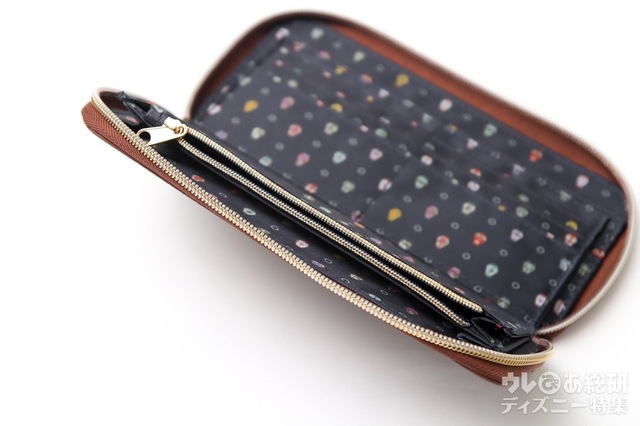 『Disney ツイステッドワンダーランド COLLECTION BOOK LONG WALLET』2,970円（税込）