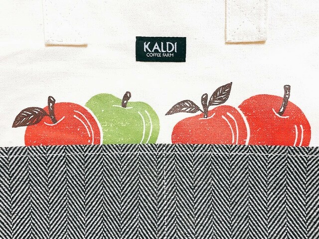 【カルディ りんごバッグ】青りんごがアクセントになっています♪