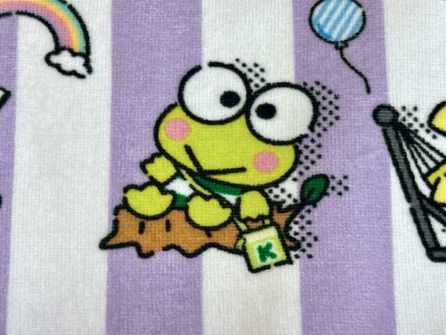 切り株の上でフェスを楽しむけろっぴ♪