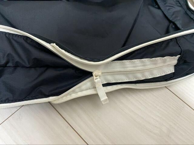 【無印良品 ポリエステル仕分けケース圧縮タイプ M】チャックはスムーズに動きます