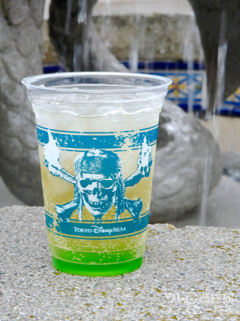 グリーンアップルフレーバーハイボール｜東京ディズニーシー「ディズニー・パイレーツ・サマー」2019年