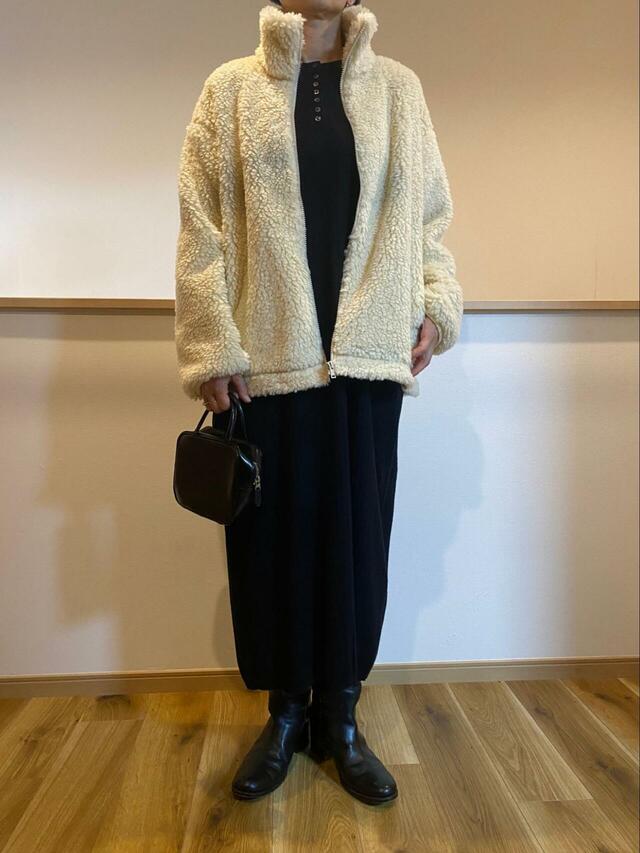 【AMERICAN HOLIC バイパチリブヘンリーニットワンピース】ブーツともこもこアウターがあれば、冬も問題なく着回せます◎