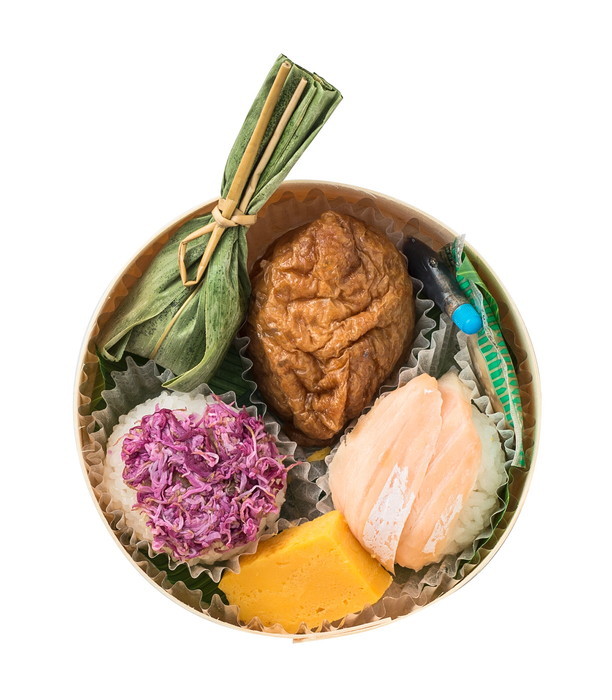 きつねいなりと菊笹すし