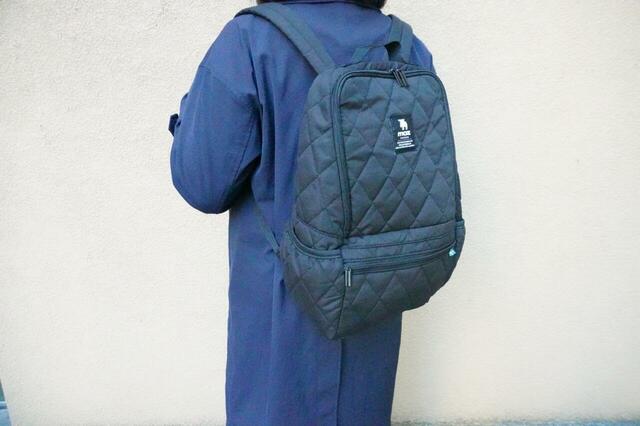 約220gと驚くほど軽いリュック