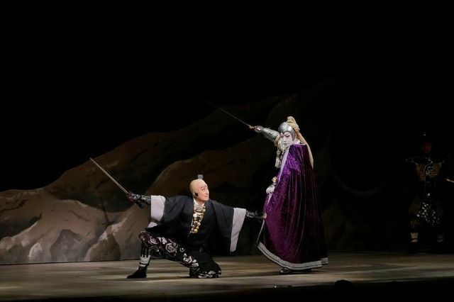 第三部『風の谷のナウシカ』より、左から)チャルカ=中村錦之助、クシャナ=尾上菊之助