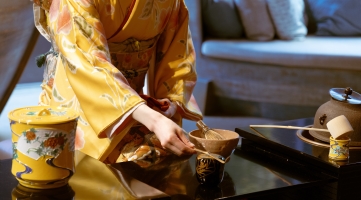 「迎春Welcome Drink ~お抹茶のお振る舞い~」<期間:2026年12月31日>【厳選マグロの解体パフォーマンスも!新春と年の瀬を豪華な美食で盛り上げるディナーブッフェ「New Year Dinner Buffet 2027」開催!】
