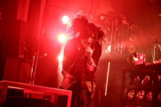 DEZERT　　撮影：小林裕和