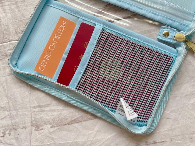 パスポートもぴったり入ります！旅行の際のポーチとしてもおすすめ♪