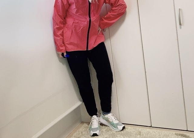 【ワークマン アスレシューズハイバウンスオーバードライブ】ウインドブレーカーと合わせたスポーツスタイルにももちろんピッタリ