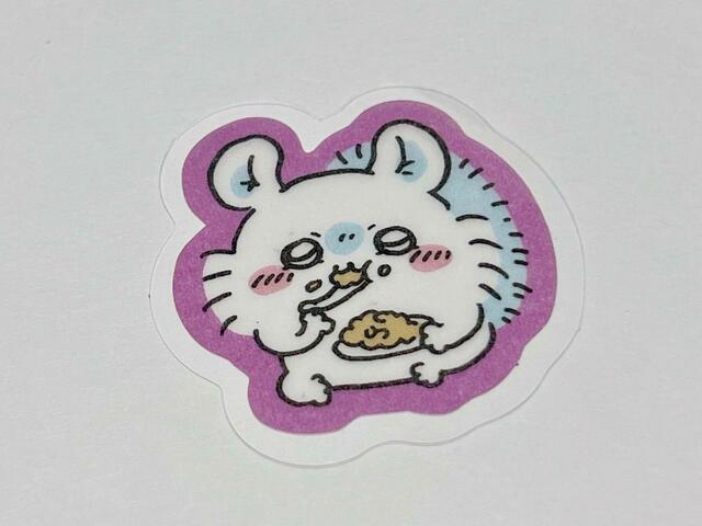 カニちゃんに作ってもらった寄生きのこを使ったカレー炒飯を頬張るモモンガ。かわいいです…！