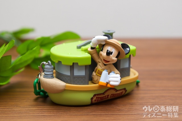 カラフルチョコレート、ミニスナックケース付き ¥950