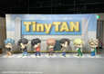 【TinyTAN FUN PARK 2023】「Dynamite」衣装のTinyTANフィギュア展示　※画像は前回開催時のものです。