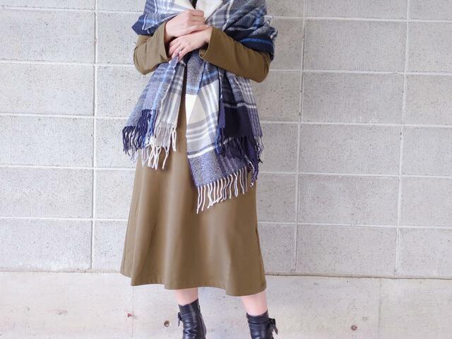 【UNIQLO コットンブレンドフレアワンピース（長袖）】ラインがきれいなシンプルワンピ