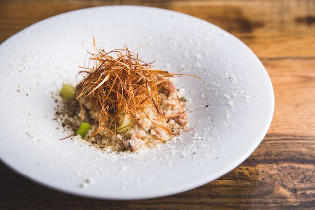 自家製 鴨のサルシッチャと長ネギ、もち麦リゾット