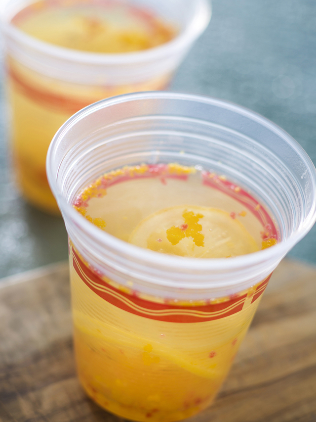 ホットカクテル（レモン） 680円｜東京ディズニーシー「ミゲルズ・エルドラド・キャンティーナ」｜2018年12月26日〜2019年3月25日｜「東京ディズニーリゾート35周年グランドフィナーレ」スペシャルメニュー