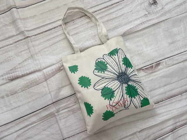 外で仕事をする際の荷物をイン！