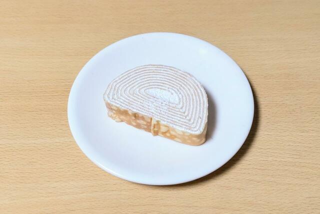 【プレシア クレープバウム 1kg 1680円】しっとりなめらかな食感とミルキーな甘さの虜に