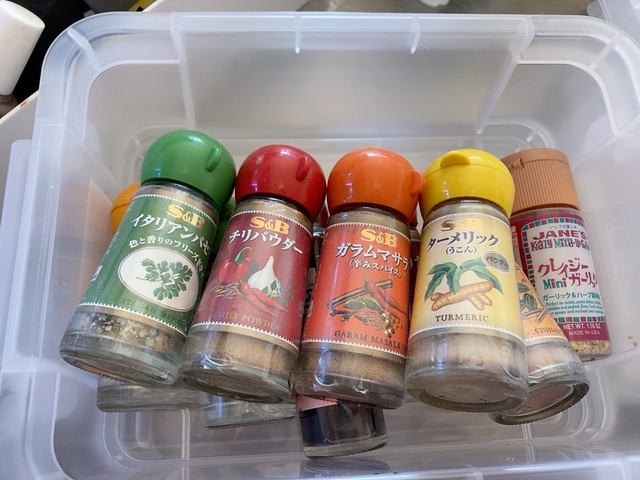 【ニトリ 運べるコンテナボックス】カレーのスパイスなど調味料の収納にも