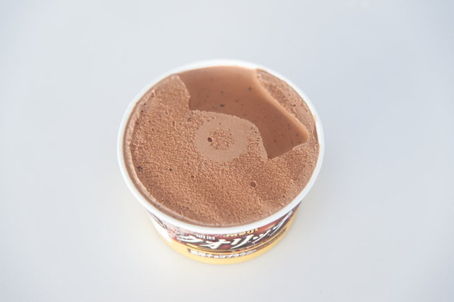 「アイスマニア☆ミーティング」で試食！　明治 クオリッチ 濃厚チョコブラウニー～ブランデー仕立て～ 160円（税別）