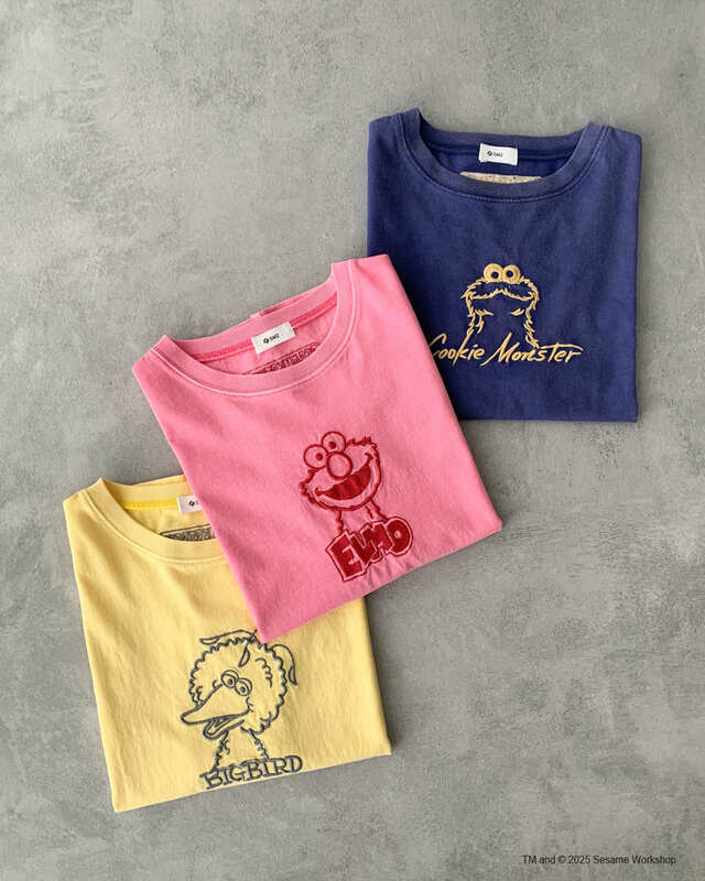 【SM2×セサミストリート】【SESAME STREET meets SM2】「刺繍Tシャツ」カラー:イエロー/ピンク/ブルー、価格:¥4,290/背中には「SESAME STREET」のロゴをさりげなくオン