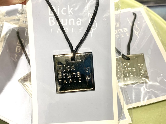 ディック・ブルーナ テーブルオリジナルのロゴタグ