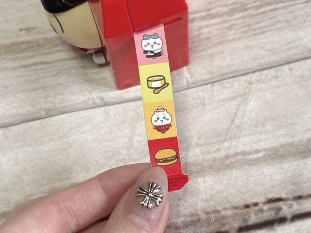 【ちいかわハッピーセット第二弾／うさぎのシールディスペンサー】シールを引っ張ってみました！