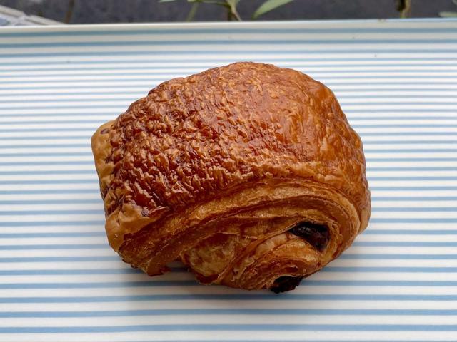 【Blue Poppy Bakery（ブルーポピーベーカリー）】人気があり、売り切れ必死の「パン オ ショコラ」