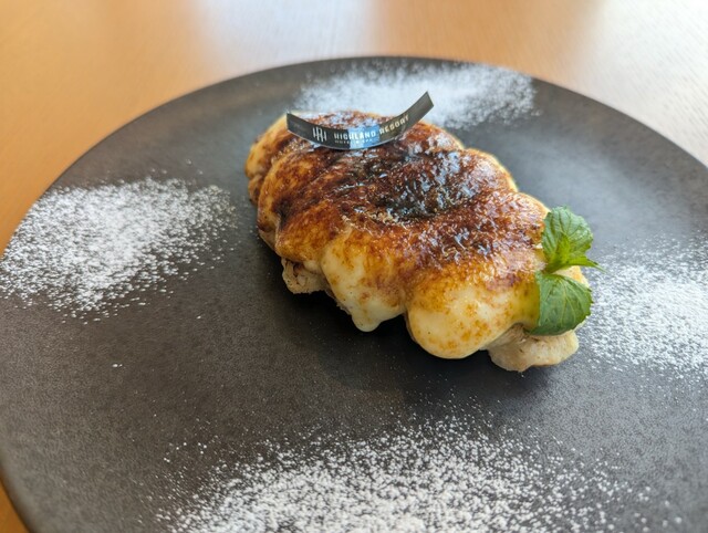 【富士急ハイランド・リサとガスパール タウン】「ブリュレクロッフル」800円／レレ―ヴ サロン・ド・テ