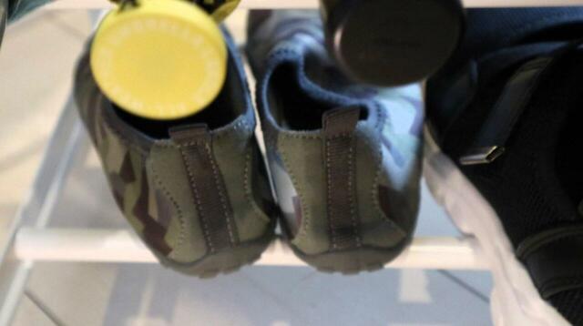 【tower 引き出せる キャスター付き シューズラック】子どもの18cmサイズの靴も乗りました  