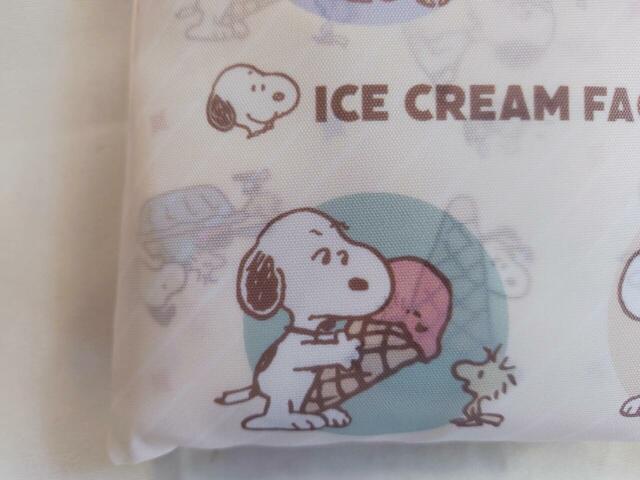 左下のイラストは、スヌーピーが警戒している様子