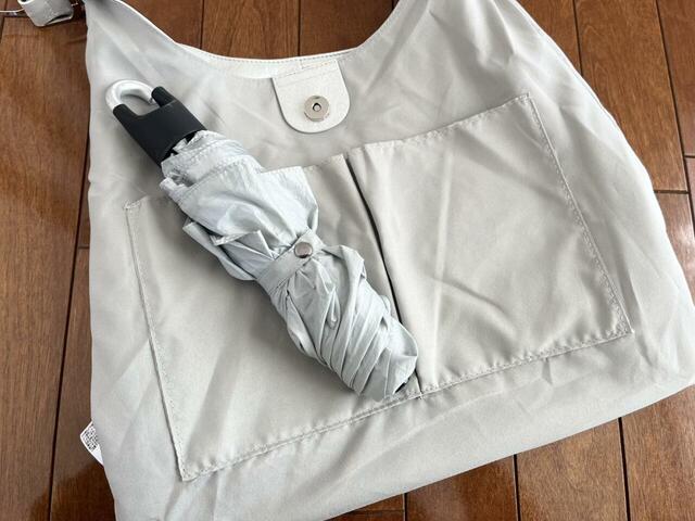 【LOWRYS FARM ヤワラカルイ２ＷＡＹショルダーＢＡＧ】少しはみ出しますが折りたたみ傘なども入れられます◎