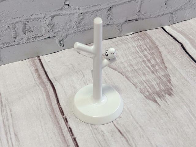 スタンドは木を模したデザイン