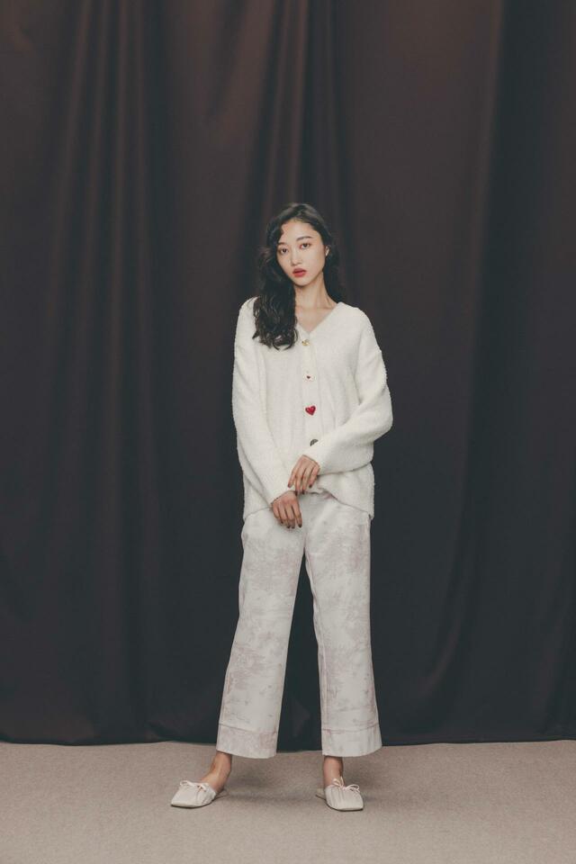 【SNIDEL HOME(スナイデル ホーム)】■【Warm Satin】バレンタインプリントシリーズトップス価格:8,910円カラー展開:WHT / PBEG / BRW ■【Warm Satin】バレンタインプリントシリーズロングパンツ価格:8,580円カラー展開:WHT / PBEG / BRW