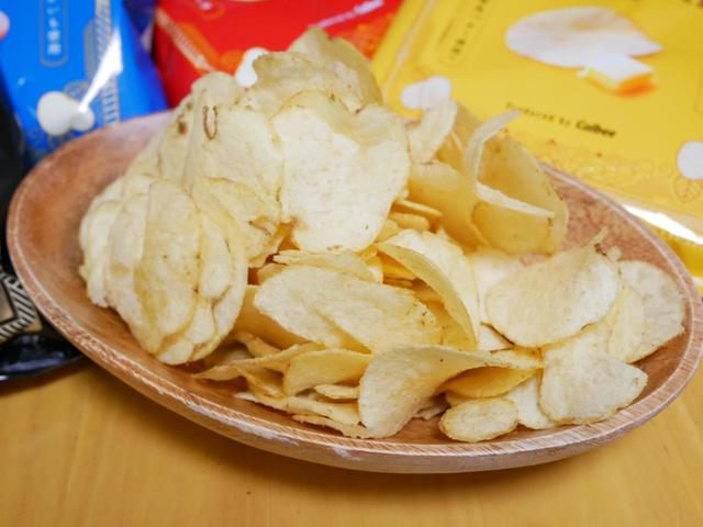 味はバター、コンソメ、やきのりしお、シーソルトの4種／オーケー　オリジナルポテトチップ
