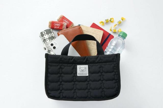 『リラックマ ふわふわキルティングバッグBOOK BLACK ver.』：2420円（税込）