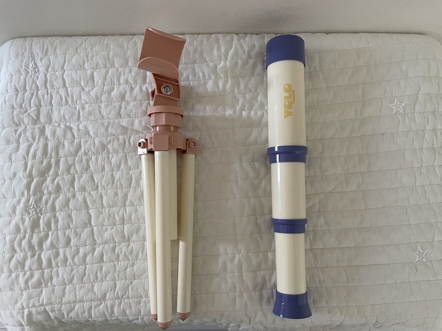 【3COINS＋plus　望遠鏡／KIDS外遊び】三脚と鏡筒が入っています