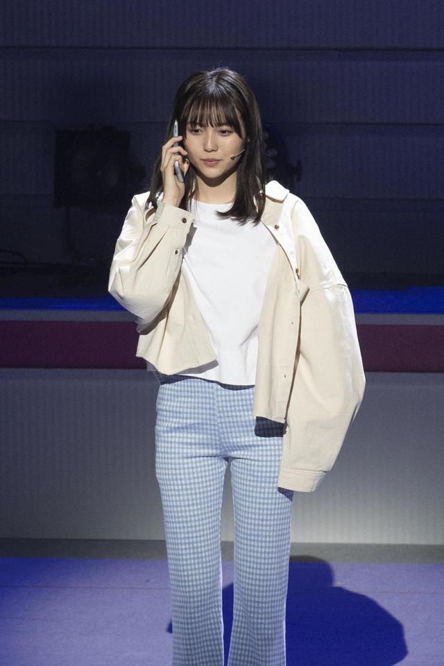 『舞台 Bling Bling By Seventeen』 ⒸSeventeen／集英社 撮影／田﨑嗣朗 【第1部：秋田汐梨】