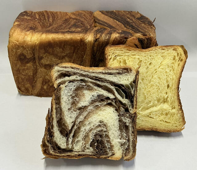 【ANDE＜アンデ＞】ハーフ&ハーフデニッシュ-チョコ・バナナ