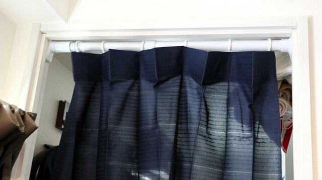 【  フリーカット間仕切りカーテン】リングが片側に寄らなくても開け閉めは問題なし