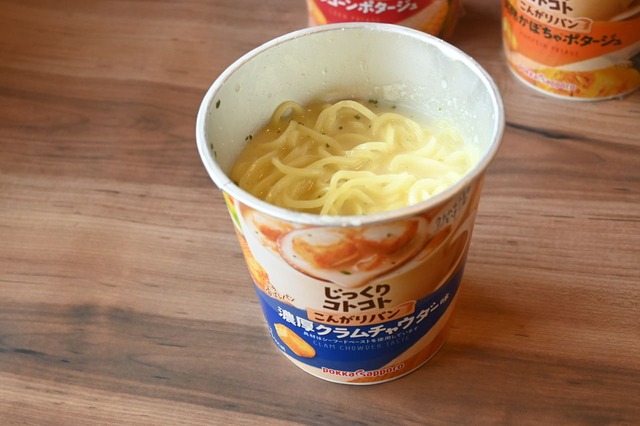 カップにラーメンを全量入れれば、手作りカップラーメンに！