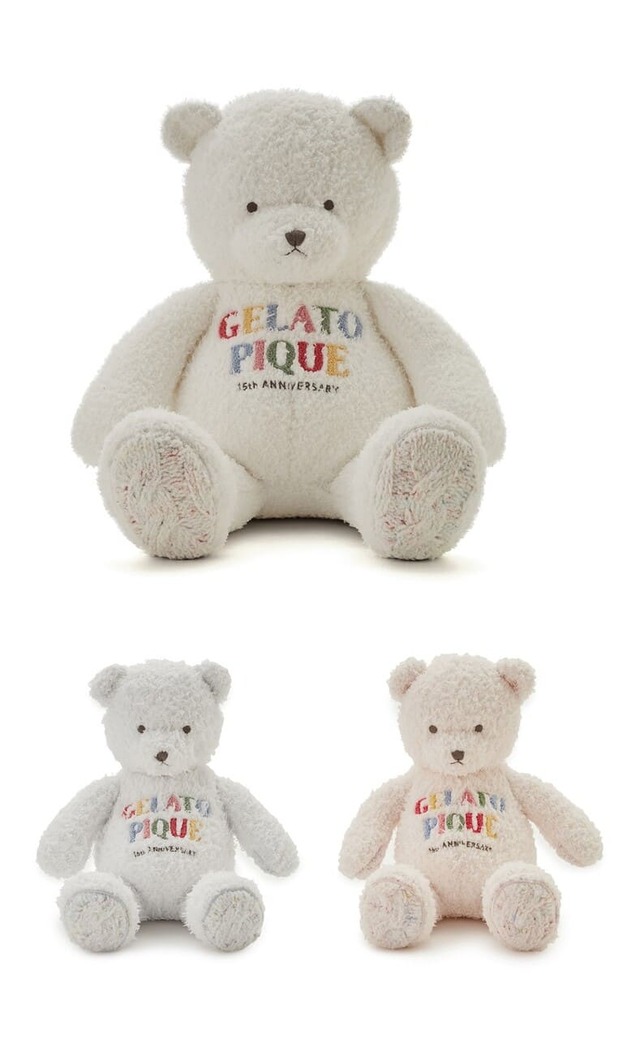 【ジェラート ピケ】オンライン限定「ジェラートベアぬいぐるみL」¥8,360(サイズ:縦42cm、カラー:オフホワイト)、「ジェラートベアぬいぐるみM」¥5,500(サイズ:縦24cm、カラー:ピンク/ブルー)