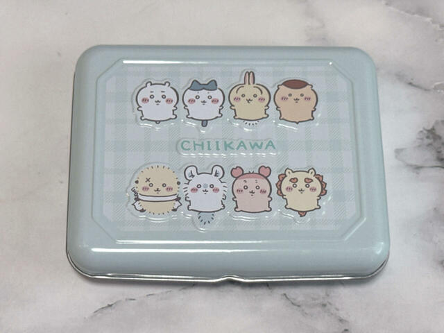 淡いミントグリーンがキュートな缶ケース