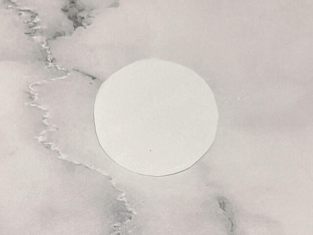 裏面が剥離紙になっており、シールとして貼れる仕様