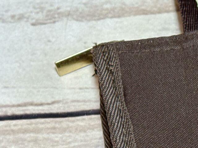 素材はポリエステル。厚手で丈夫な生地です