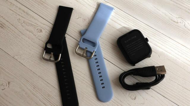 【3COINS デバイスバンドplus】標準でブラックの替えベルトも付属 しています