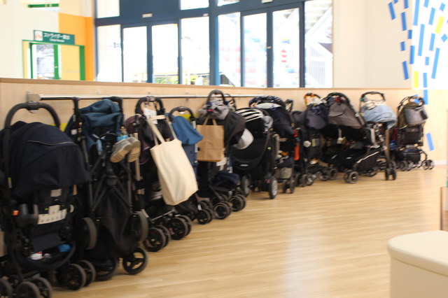 ベビーカー置き場も完備。