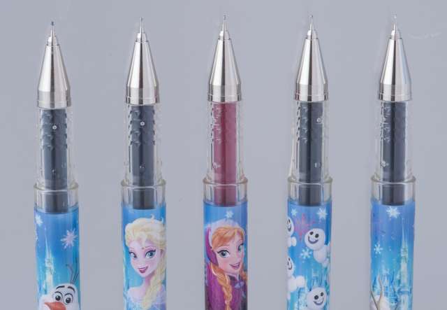 「アナとエルサのフローズンファンタジー」スペシャルグッズ カラーペンセット ¥1,700