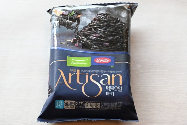 【コストコ新商品／アルチザン「イカスミオイルパスタ」】4人前（1,780円／税込み）、2人前（1,078円／税込み）※写真は2人前